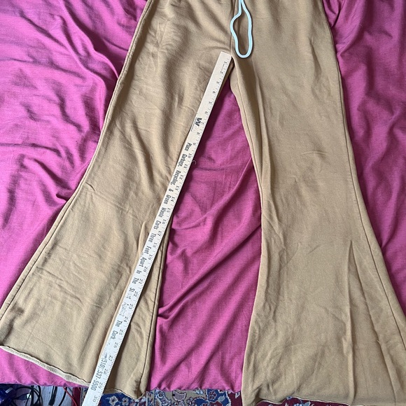 *SOLD* Offline By Aerie OTT Fleece Super Flare Pant; Size Medium - Picture 6 of 9